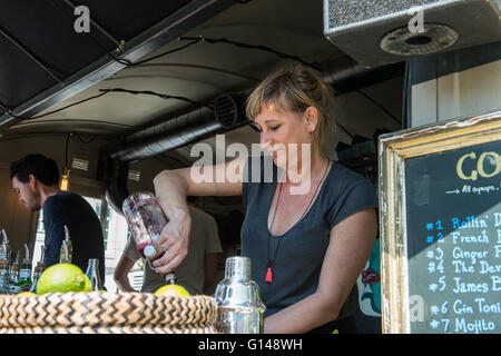 Bruxelles, Belgique. 8 mai, 2016. Activités dans le Parc de Bruxelles au cours de la journée traditionnelle d'iris et de camion alimentaire Festival le 8 mai 2016 à Bruxelles, Belgique. Credit : Skyfish/Alamy Live News Banque D'Images