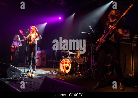 Milan Italie. Le 08 mai 2016. Le groupe de rock citoyen électrique il se produit sur scène à l'ouverture d'Alcatraz le show de l'Wolfmother Crédit : Rodolfo Sassano/Alamy Live News Banque D'Images