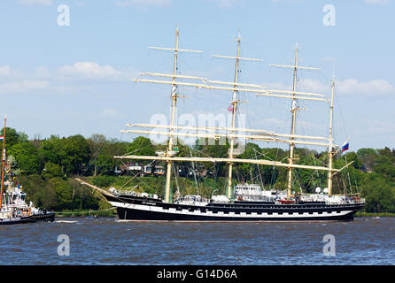 Quatre-mâts barque russe Kruzenshtern, sur l'Elbe au 827e anniversaire du Port, Hambourg, Allemagne Banque D'Images