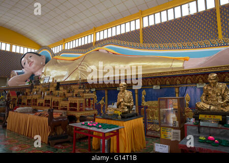 Le plus grand bouddha couché en plaqué or Wat Chayamangkalaram temple Penang Malaisie Banque D'Images