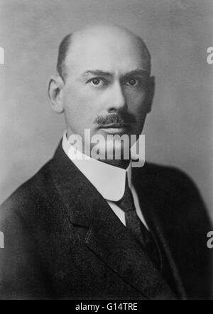 Robert Hutchings Goddard (1882-1945) a été reconnu comme le père de la fuséologie américaine et comme l'un des pionniers dans l'exploration théorique de l'espace. Robert Hutchings Goddard, né à Worcester, Massachusetts, le 5 octobre 1882, était théorique Banque D'Images