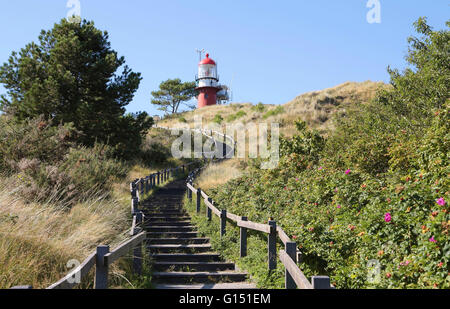 Un phare appelé de Vuurduin sur l'île des Wadden néerlandaise Vlieland Banque D'Images
