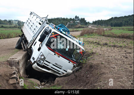 Accident de la route sur un chemin rural en Ethiopie Banque D'Images
