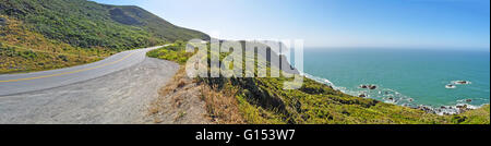 Californie : vue panoramique de la route de Muir Woods, célèbre forêt quelques miles au nord de San Francisco, une partie de l'aire de loisirs nationale du Golden Gate Banque D'Images