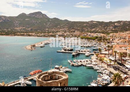 Le port de Calvi, ville et édifices des quais, Calvi, Haute-Corse, Corse, France Banque D'Images