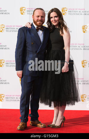 Londres, Royaume-Uni. 8 mai 2016. Leigh Francis. Tapis rouge pour les arrivées de célébrité House of Fraser British Academy Television Awards au Royal Festival Hall. Banque D'Images