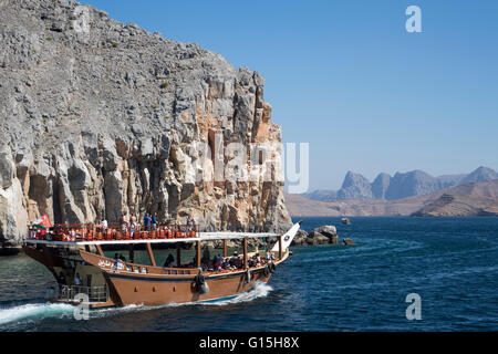 Un boutre de fjords de Musandam, Oman, Middle East Banque D'Images