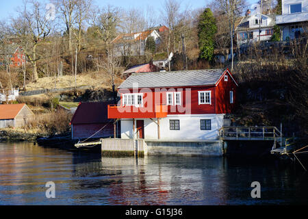 Côté cabines fjord près de Bergen, Hordaland, Norvège, Scandinavie, Europe Banque D'Images