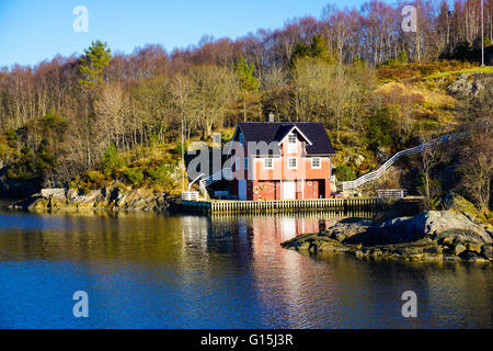 Côté cabines fjord près de Bergen, Hordaland, Norvège, Scandinavie, Europe Banque D'Images