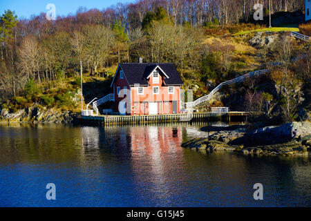 Côté cabines fjord près de Bergen, Hordaland, Norvège, Scandinavie, Europe Banque D'Images