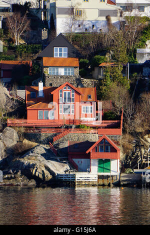 Côté cabines fjord près de Bergen, Hordaland, Norvège, Scandinavie, Europe Banque D'Images