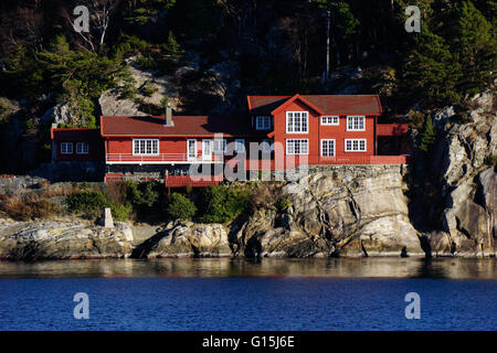 Côté cabines fjord près de Bergen, Hordaland, Norvège, Scandinavie, Europe Banque D'Images