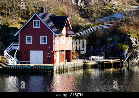 Côté cabines fjord près de Bergen, Hordaland, Norvège, Scandinavie, Europe Banque D'Images