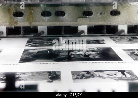 Livre italien EBS imprimantes Vérone. Une fois par an, certaines coutumes britanniques traditionnels par Homer Sykes en cours d'impression. Banque D'Images