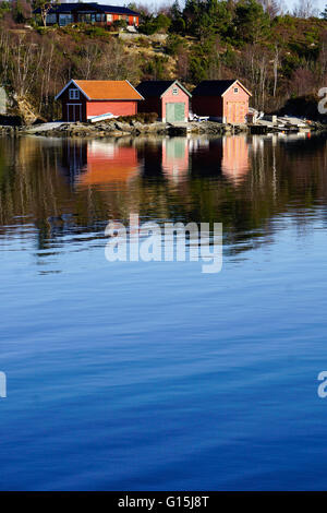 Côté cabines fjord près de Bergen, Hordaland, Norvège, Scandinavie, Europe Banque D'Images