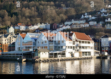 Vue sur le port dans le district de Bryygen, Bergen, Hordaland, Norvège, Scandinavie, Europe Banque D'Images