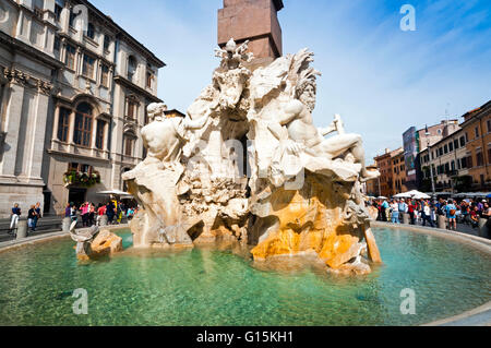 Fontana dei Quattro Fiumi, Piazza Navona, Rome, UNESCO World Heritage Site, Latium, Italie, Europe Banque D'Images