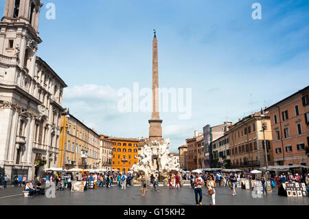 Fontana dei Quattro Fiumi, surmontée par l'obélisque de Domitien, Piazza Navona, Rome, Latium, Italie, Europe Banque D'Images