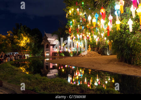 Loi Kratong festival des lumières, le Wat Phan Tao Temple, Chiang Mai, Thaïlande, Asie du Sud-Est, Asie Banque D'Images