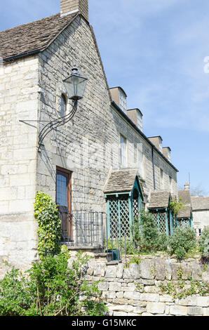 Rangée de old stone cottages en 6 Place G. Dutilh Lane, Painswick, Gloucestershire Banque D'Images