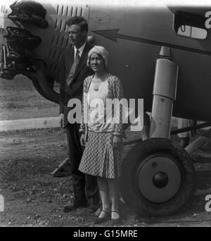 Le colonel et Mme Lindbergh, le 18 septembre 1929. Charles Augustus Lindbergh (4 février 1902 - 26 août 1974) était un aviateur américain. Lindbergh a gagné une renommée mondiale à la suite de son vol sans escale en solo sur les 20 et 21 mai 1927, faite à partir de Roosevelt Field, G Banque D'Images