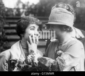 Helen Keller lecture Première Dame Coolidge les lèvres, 12 janvier 1926. Helen Adams Keller (27 juin 1880 - 1 juin 1968) était un écrivain, activiste politique, et conférencier. Elle avait 19 mois quand elle a contracté une maladie, qui pourrait avoir été le scar Banque D'Images