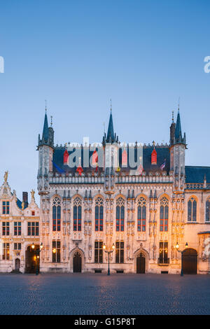 L'Hôtel de ville de Bruges est l'un des plus anciens hôtels de ville dans toute la région des Pays-Bas. Il est situé dans la région de Burg Square. Banque D'Images