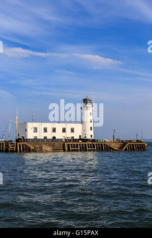 Phare de Scarborough vu du port. Banque D'Images