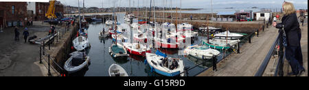 Vue panoramique sur le port de North Berwick, grue Levage mobile disponibles dans le port Banque D'Images