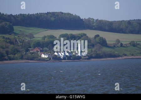 Tayside, Dundee, Écosse, Royaume-Uni, 9 mai 2016. Météo France : Hazy sunshine voyage Dundee. Début de la brume qui se dispersent rapidement les correctifs en laissant un jour sec avec de longues périodes de soleil voilé ininterrompue. Très chaud à l'intérieur des terres, les températures plus élevées sur la brise d'est de Tayside mais gardant les côtes tout à fait un peu plus frais. Température Maximum 17°C. Ce soir il va rester sec et tempéré avec de longues périodes de claire. Brume et brouillard deviendra plus large le long de la côte est, s'étendant à l'intérieur des terres seront plus tard ce soir. Vive les vents d'est avec des températures chutant à 10 °C. Credit : Dundee Photographics / Alamy Live News Banque D'Images