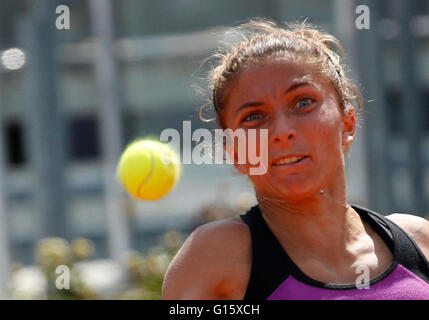 Rome, Italie. 09 mai, 2016. Sara Erran iduring le premier tour de l'Open de tennis italienne BNL2016 tournoi contre au Foro Italico à Rome, Italie, le 09 mai 2016 Crédit : agnfoto/Alamy Live News Banque D'Images