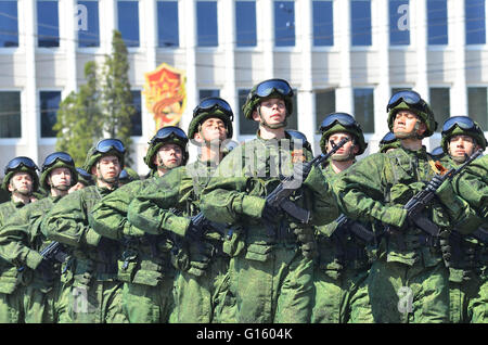 Tambov, Région de Tambov, en Russie. 9 mai, 2016. Le 9 mai en Russie dans toutes les villes et régions célèbrent le jour de la victoire du peuple russe dans la grande guerre patriotique. À Tambov 9 mai 2016 a accueilli 71 Revue de la Victoire © Aleksei Sukhorukov/ZUMA/Alamy Fil Live News Banque D'Images