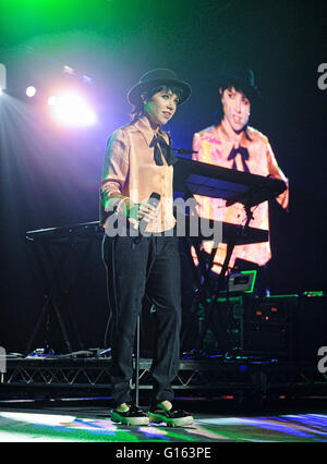 Hamilton, ON, Canada. Apr 16, 2016. 16 avril 2016 - Hamilton, Ontario, Canada. La chanteuse et compositrice canadienne Carly Rae Jepsen joue sur la scène à la FirstOntario Centre. Crédit photo : Brant/Perniac Perniac AdMedia © Brent/AdMedia/ZUMA/Alamy Fil Live News Banque D'Images