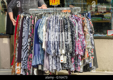 Toronto, Canada - 26 mai 2013 : Magasin de vêtements dans la nouvelle zone piétonne le dimanche de fête dans Kensington Market, qui est une distinction Banque D'Images