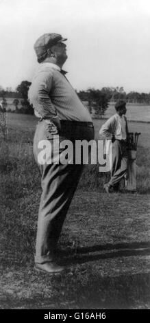 Tout en jouant le golf Taft président des États-Unis. Photographié par Frances 'Fannie' Benjamin Johnston. Pas de date inscrite sur la carte de légende. William Howard Taft (Septembre 15, 1857 - mars 8, 1930) a été le 27e président des États-Unis (1909-1913) et Banque D'Images