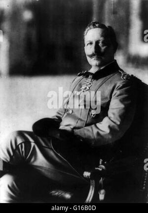 Guillaume II photographié en 1915. Guillaume II (Janvier 27, 1859 - 4 juin 1941) fut le dernier empereur allemand et roi de Prusse, jugeant l'Empire allemand et du royaume de Prusse de 1888 à 1918. Couronné en 1888, il a rejeté le Chancelier, Otto von Bis Banque D'Images