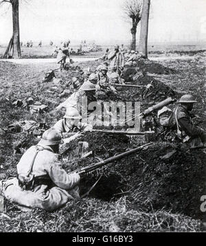 Soldats français et britanniques.La deuxième bataille de la Marne (15 juillet - 6 août 1918) a été la dernière grande offensive du printemps allemande sur le front occidental pendant la Première Guerre mondiale. L'attaque allemande a échoué quand une contre-attaque menée par les forces françaises un Banque D'Images