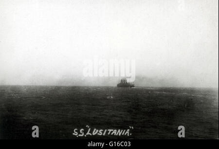 Dernière photo du Lusitania prises à partir de l'HMS GLORY de New York. Le naufrage du paquebot RMS Lusitania Cunard a eu lieu le 7 mai 1915 pendant la PREMIÈRE GUERRE MONDIALE, que l'Allemagne menée sous-marine contre le Royaume-Uni de Grande-Bretagne et d'Irlande. Le navire Banque D'Images