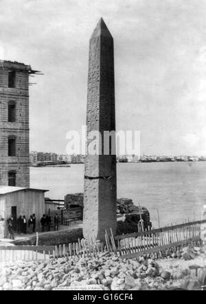 L'obélisque Cleopatra's Needle dans sa position d'origine à Alexandrie, Egypte. Cleopatra's Needle est le nom populaire pour chacun de trois obélisques de l'Egypte ancienne reconstitué à Londres, Paris et New York au cours du xixe siècle. Les trois aiguilles sont Banque D'Images