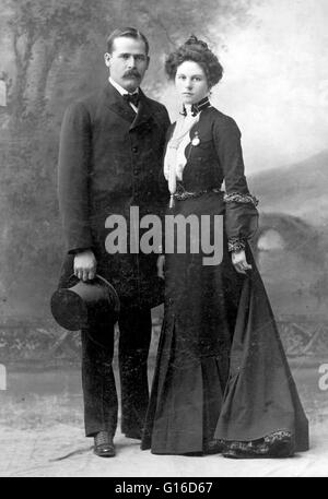 Harry Longabaugh et Etta Place photographié par de jeunes Photographie Studio, New York, 1901. Harry Alonzo Longabaugh (1867 - 7 novembre 1908), mieux connu sous le nom de Sundance Kid, était un hors-la-loi et membre de Butch Cassidy's Wild Bunch dans le Vieil Ouest américain. Lo Banque D'Images