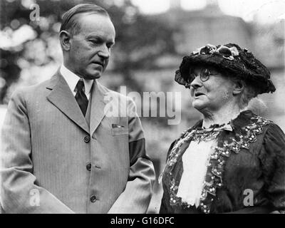 Le président Coolidge et Mother Jones, 1924. John Calvin Coolidge, Jr. (4 juillet 1872 - 5 janvier 1933) fut le 30e président des États-Unis (1923-1929). Un avocat de la République du Vermont, Coolidge gravi les échelons de l'état du Massachusetts p Banque D'Images