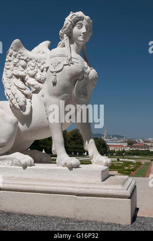 La statue de Sphinx dans le Belvédère, bâtiment historique complexe à Vienne, Autriche Banque D'Images