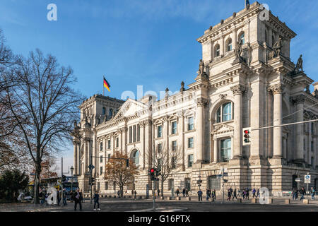 Bâtiment du Parlement allemand Reichstag à Berlin, en 1882, l'architecte Paul Wallot dôme de verre par sir Norman Foster en 1992, Allemagne Banque D'Images