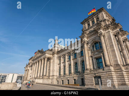 Bâtiment du Parlement allemand Reichstag à Berlin, en 1882, l'architecte Paul Wallot dôme de verre par sir Norman Foster en 1992, Allemagne Banque D'Images