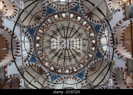 Vue sur le dôme central de la mosquée Rustem Pacha de l'intérieur, Istanbul, Turquie Banque D'Images