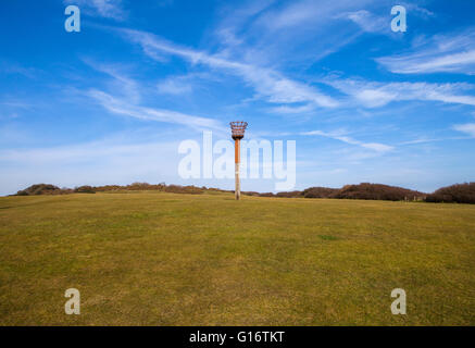 Le jour de la Victoire dans la balise feu Hastings Country Park Réserve Naturelle dans le Sussex. Banque D'Images