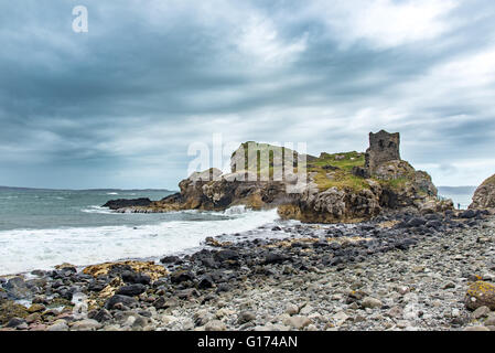 Kinbane Head et château, avec au-delà de l'île de Rathlin. Co Antrim, en Irlande du Nord. Banque D'Images