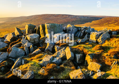 Chien de rocher de Brennand Grand Hill dans l'Bowland Fells près de Lancaster Lancashire en Angleterre à l'égard de Pierre Ward's Banque D'Images