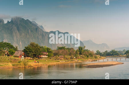 Paysage de la rivière Nam Song en matin, Vang Vieng, Laos Banque D'Images