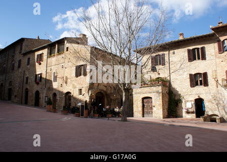 Piazza delle Erbe, San Gimignano, Toscane, Italie Banque D'Images